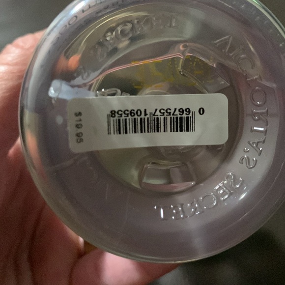 Victoria's Secret Lavender & Vanilla mist - Picture 3 of 3